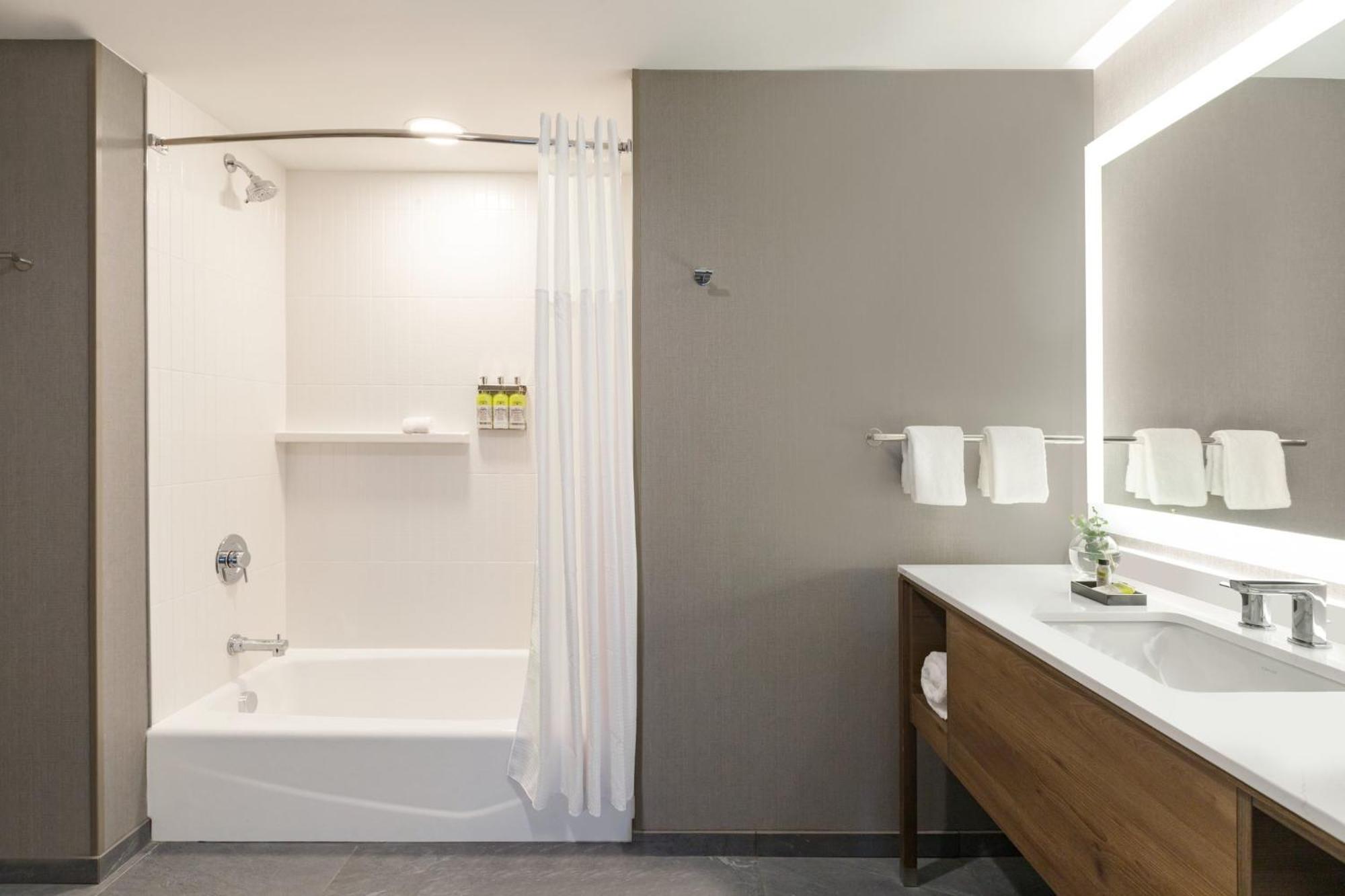 Staybridge Suites Rochester - Mayo Clinic Area By Ihg Esterno foto